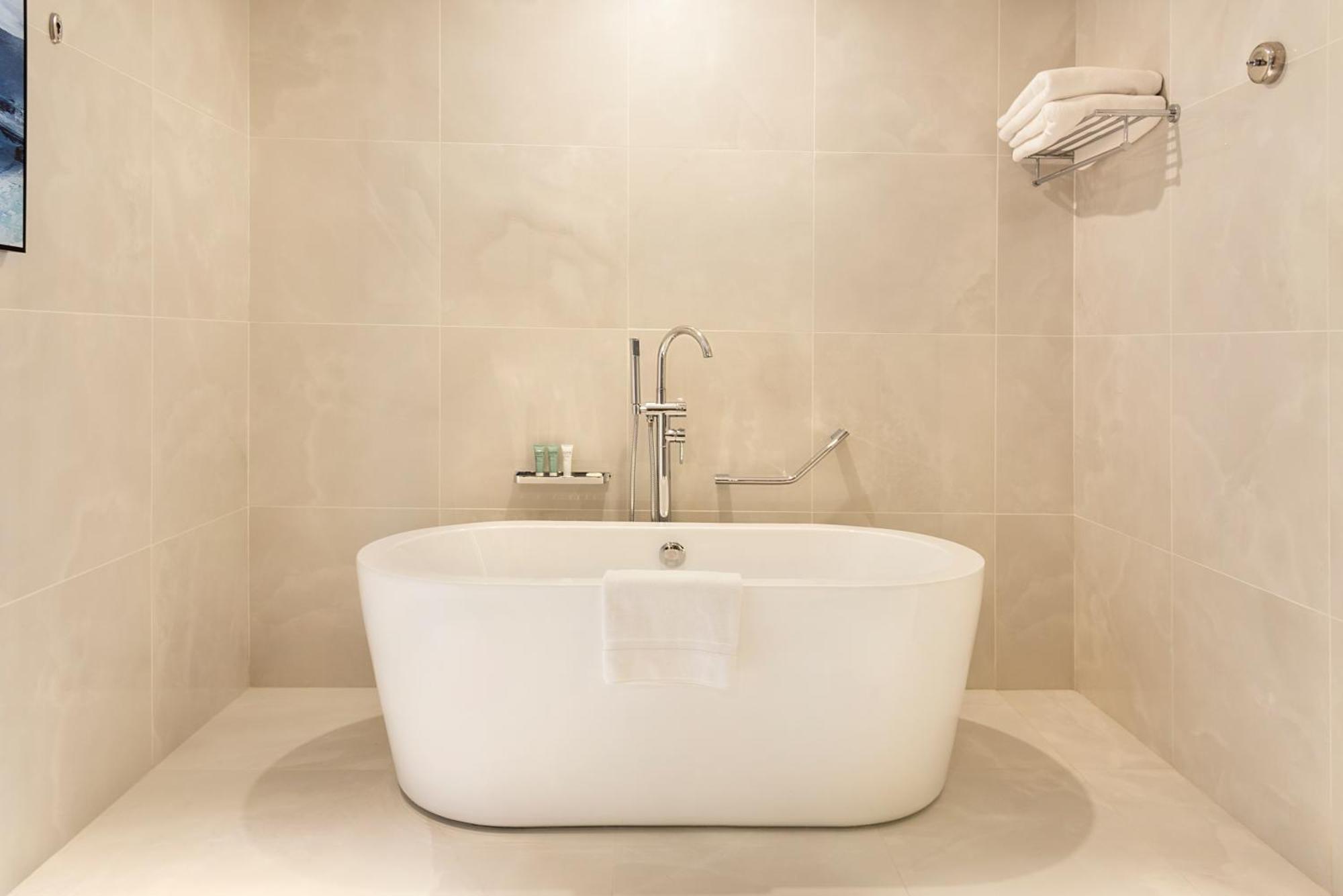 Asiana Grand Hotel Dubai Exterior photo A freestanding bathtub